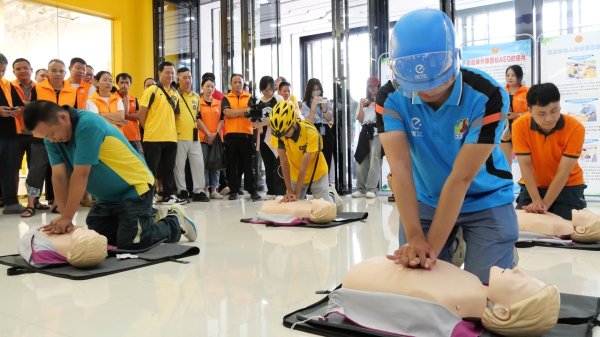 中国期货配资公司 广西玉林市为新就业形态劳动者送清凉